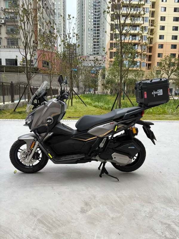 QJMOTOR 鸿150 ADV