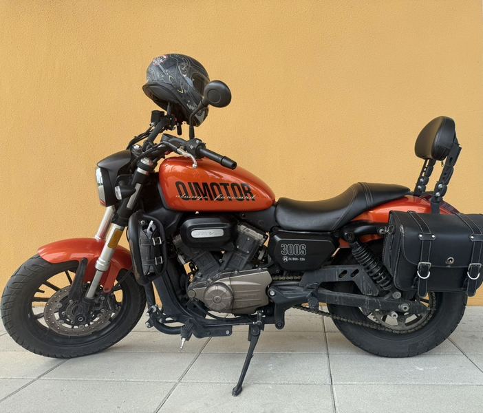 QJMOTOR 闪300S