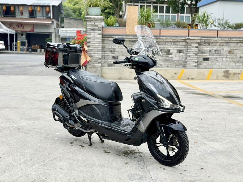 QJMOTOR 鸿125