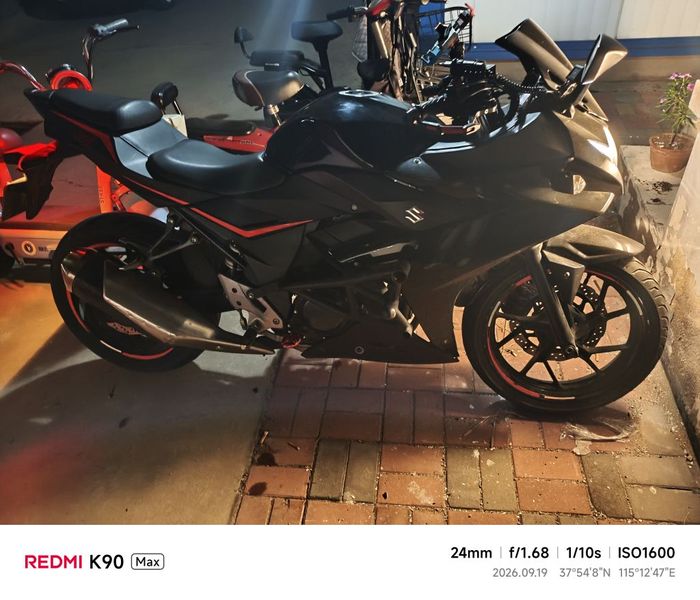 豪爵铃木 GSX250R