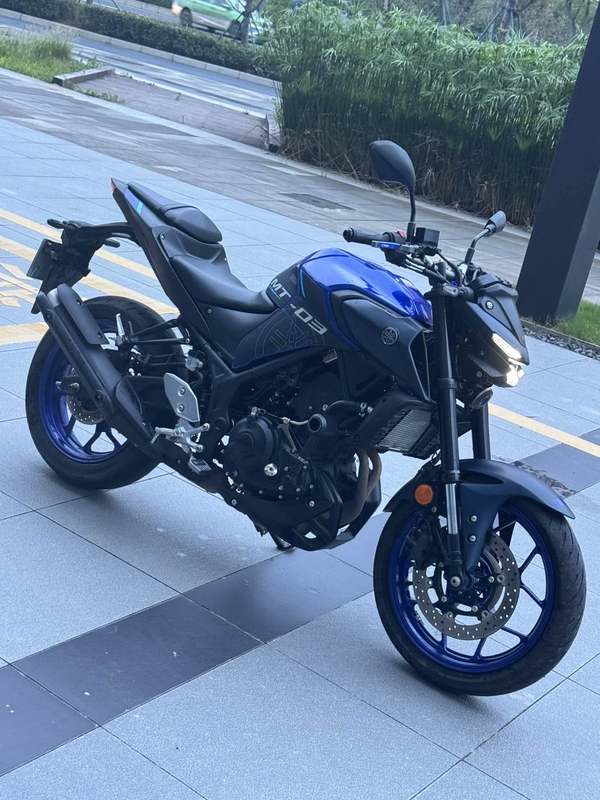 雅马哈 MT-03