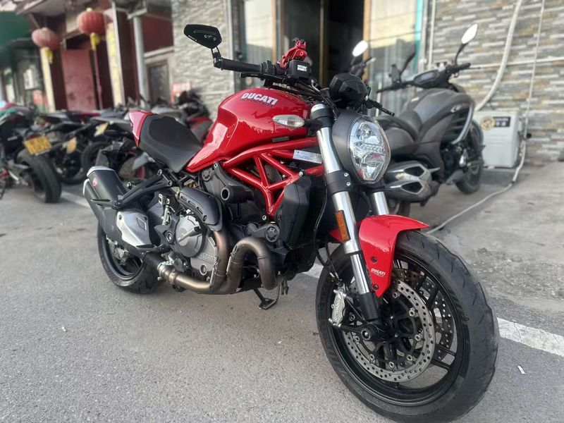 杜卡迪 Monster 821