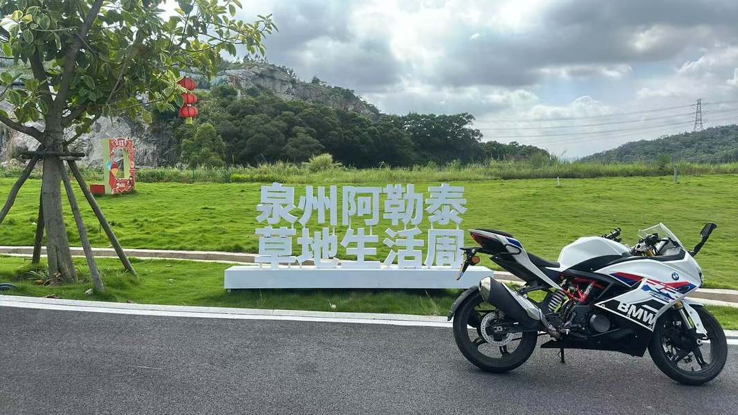 宝马 G 310 RR