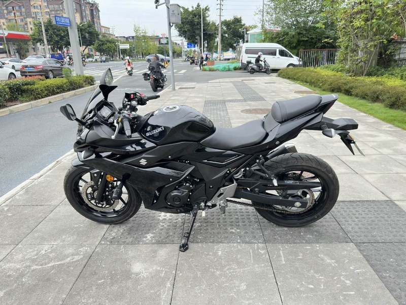 豪爵铃木 GSX250R