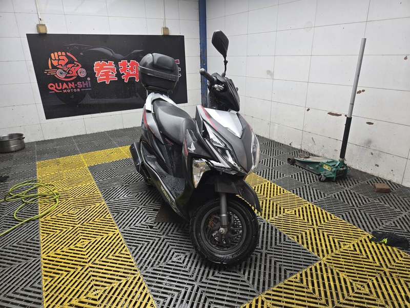 新大洲本田 裂行 RX125Fi