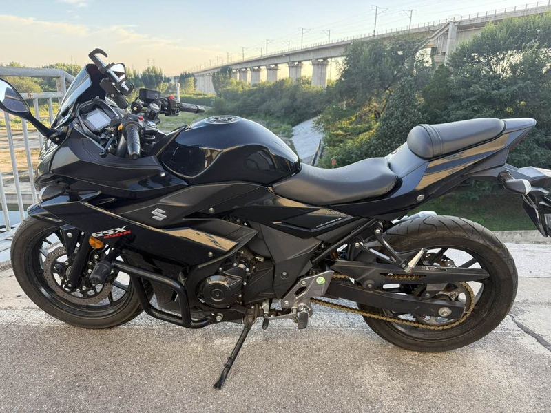 豪爵铃木 GSX250R