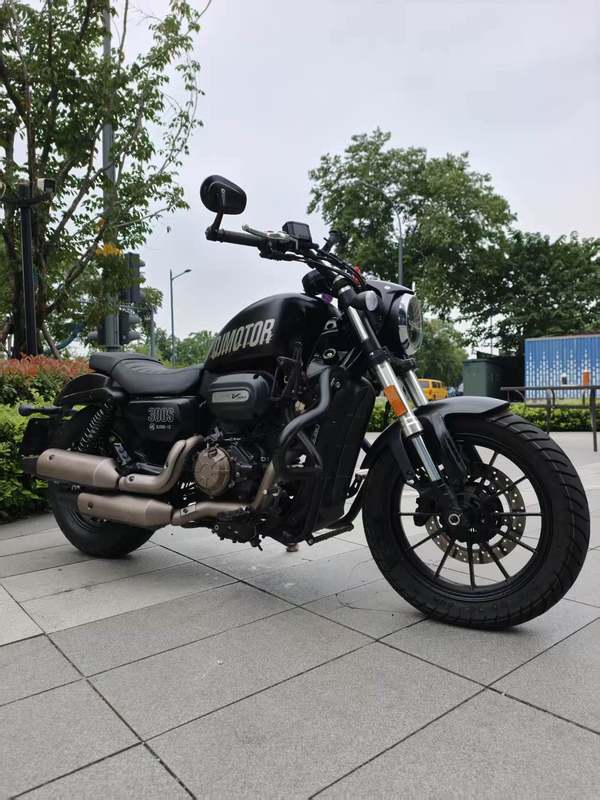 QJMOTOR 闪300S