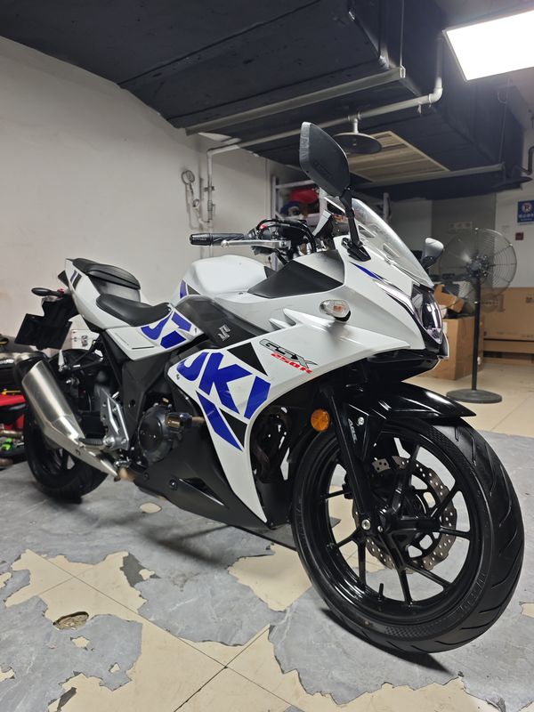 豪爵铃木 GSX250R