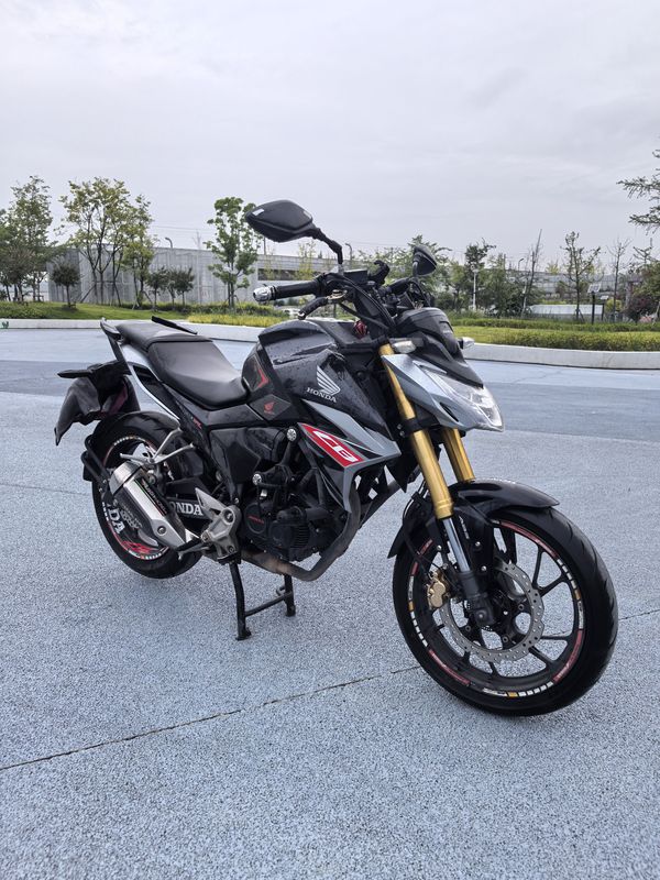 五羊本田 CB190R 暴锋眼