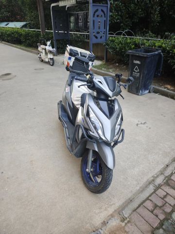 新大洲本田 裂行 RX125Fi