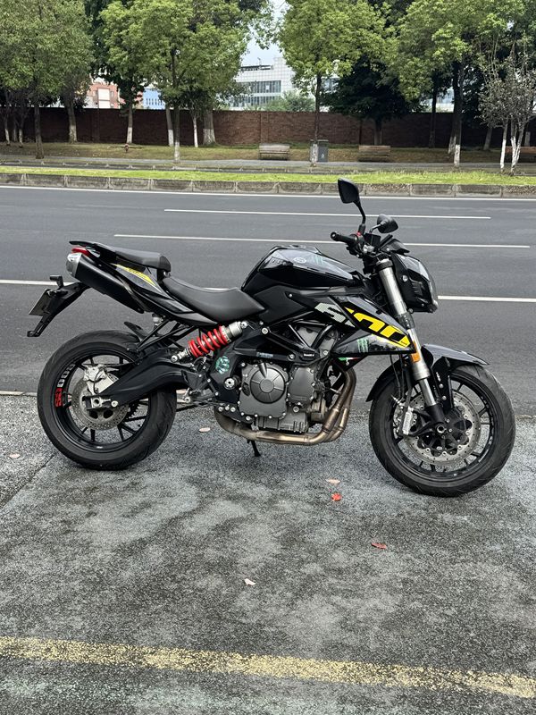 贝纳利 TNT600i