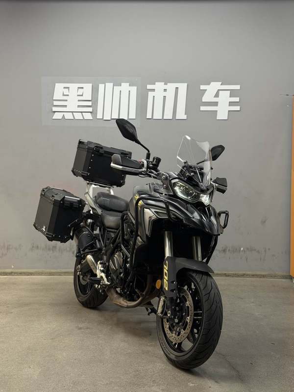 贝纳利 TRK702