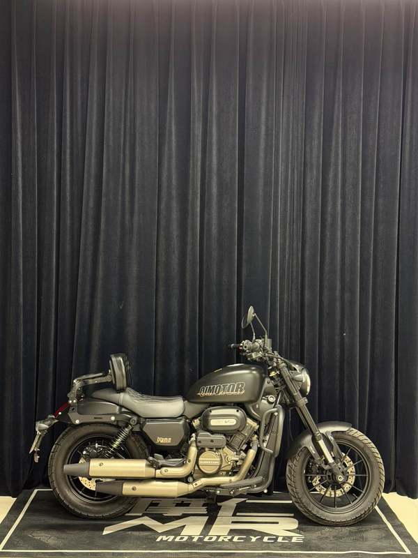 QJMOTOR 闪300S