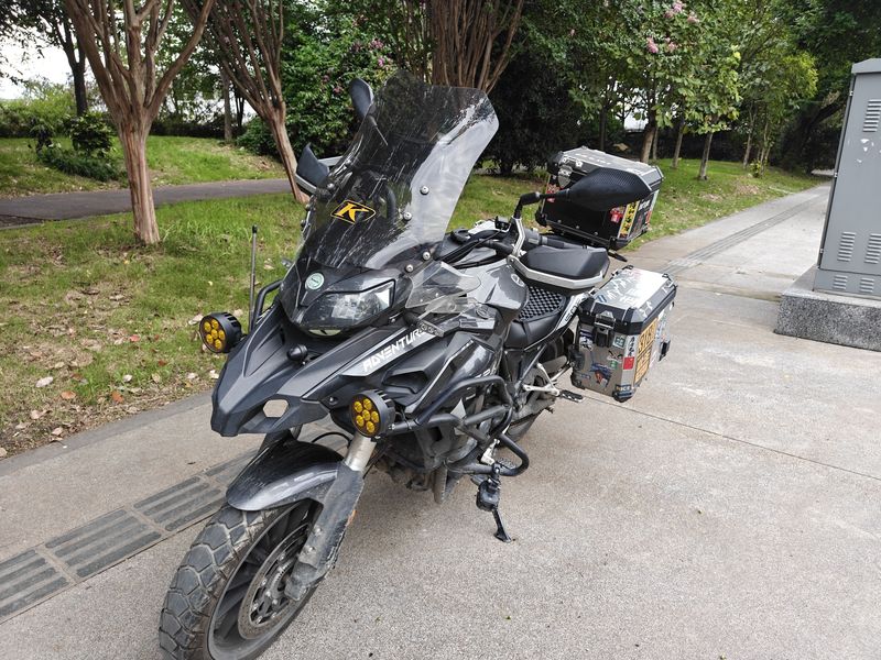 贝纳利 金鹏 TRK502