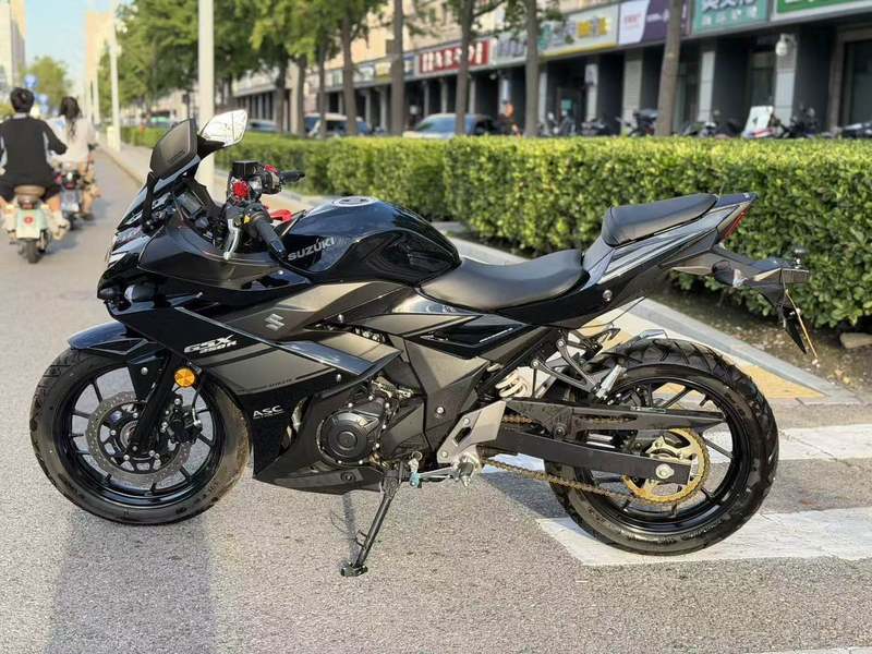 豪爵铃木 GSX250R