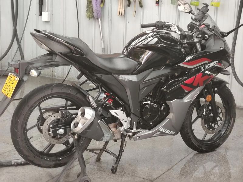 济南铃木 极客飒 Gixxer 155