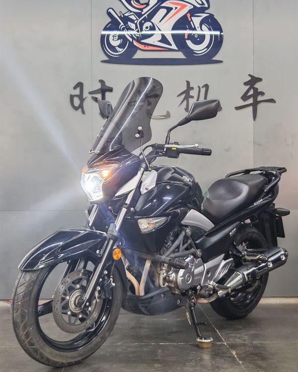 豪爵铃木 骊驰 GW250
