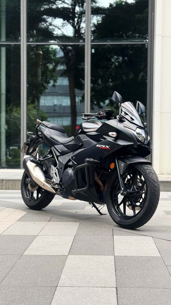 豪爵铃木 GSX250R