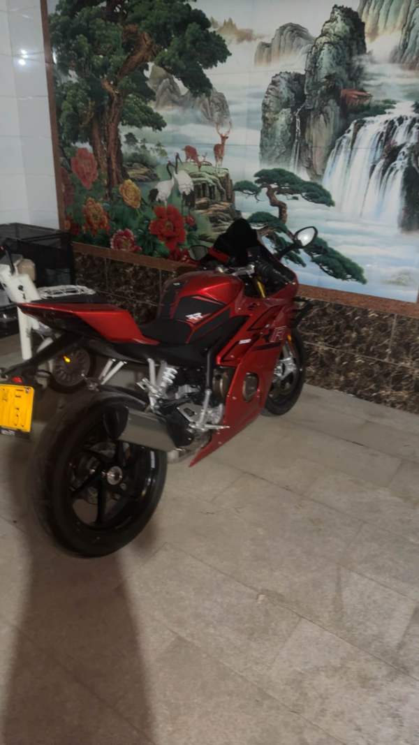 张雪机车 500RR