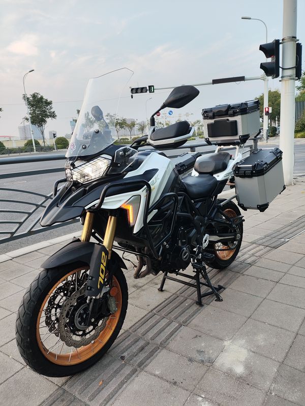 贝纳利 TRK702