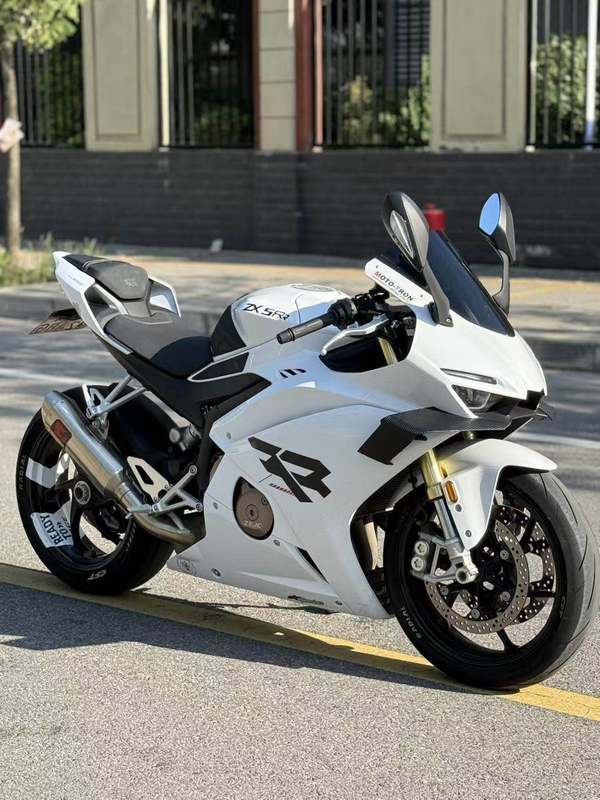 张雪机车 500RR