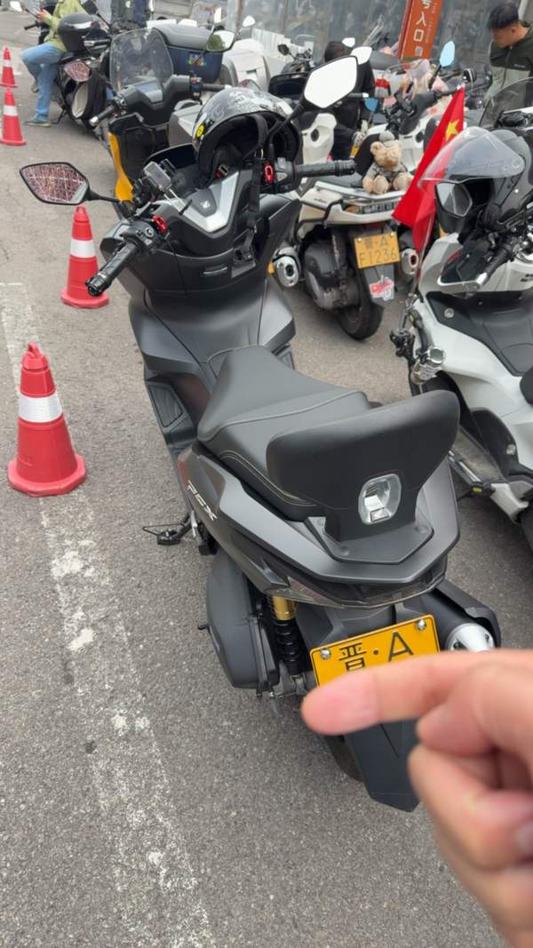 五羊本田 PCX