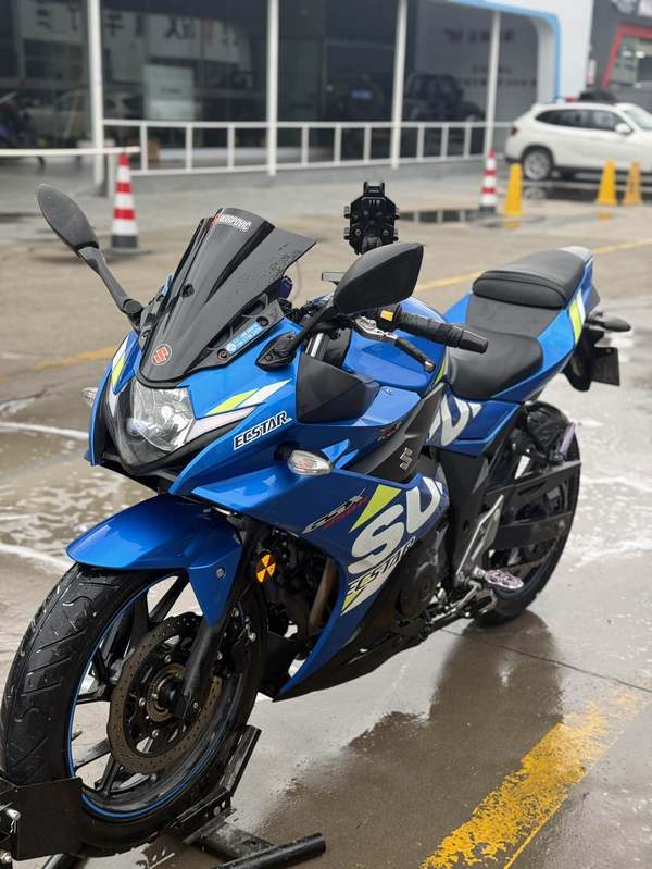 豪爵铃木 GSX250R