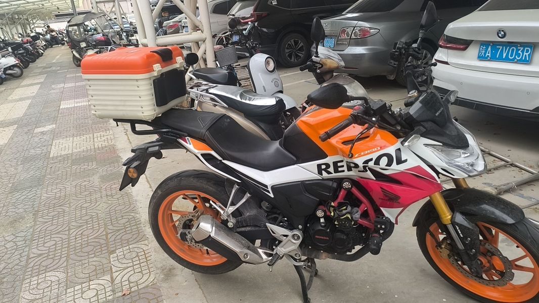 五羊本田 CB190R 暴锋眼