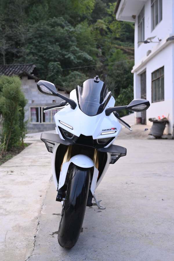 张雪机车 500RR