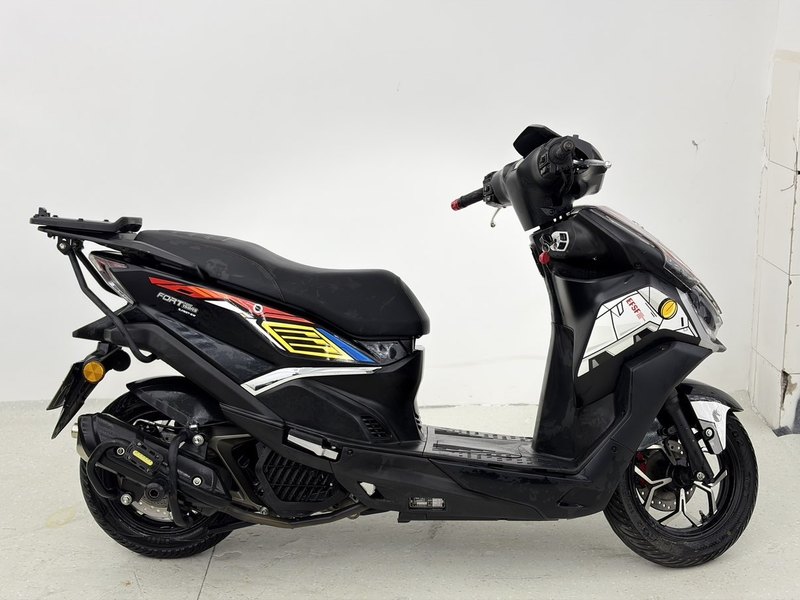QJMOTOR 鸿150RS