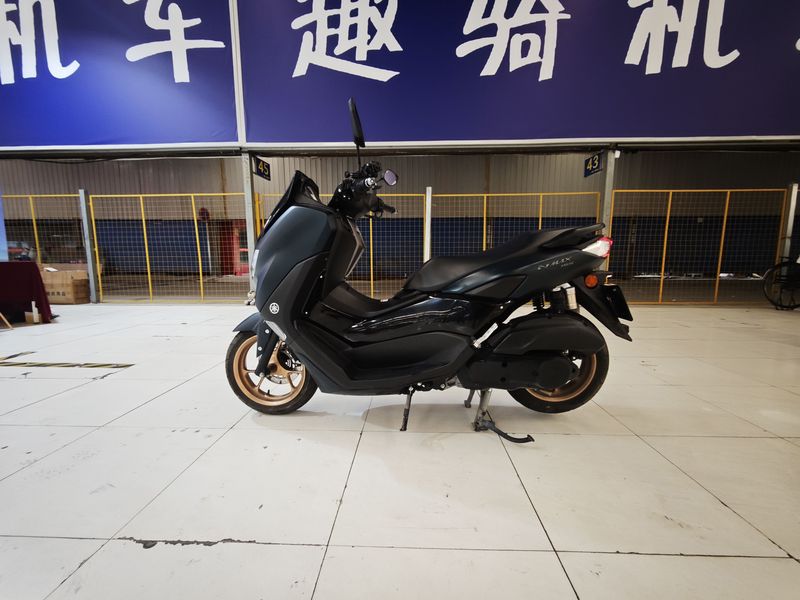 雅马哈 NMAX