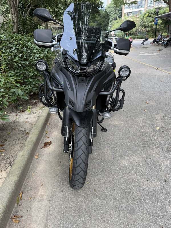 贝纳利 TRK702