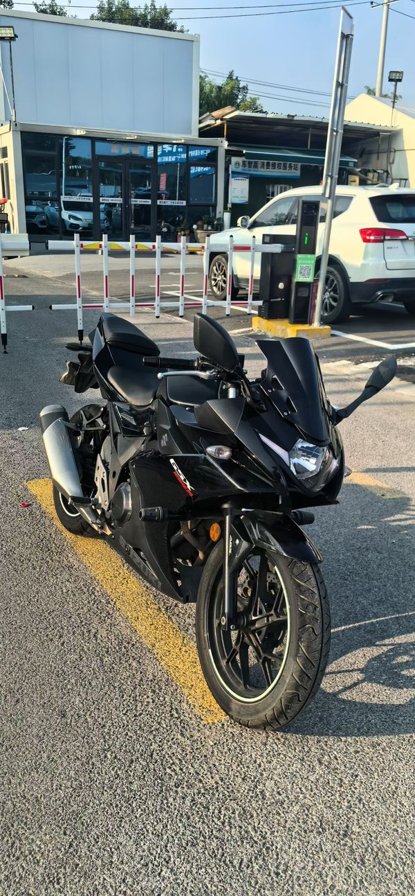 豪爵铃木 GSX250R
