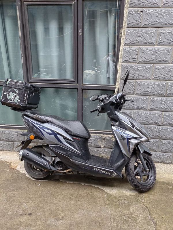 新大洲本田 裂行 RX125Fi