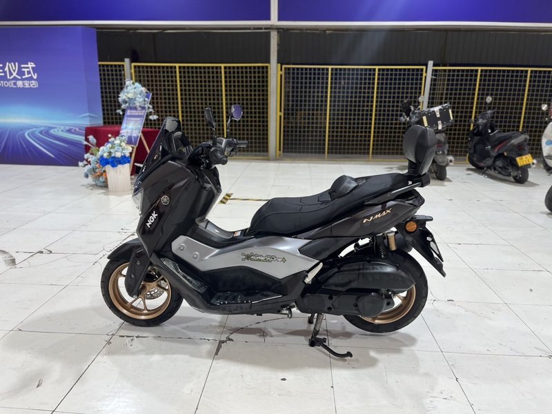 雅马哈 NMAX