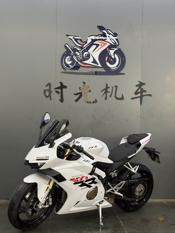 张雪机车 500RR