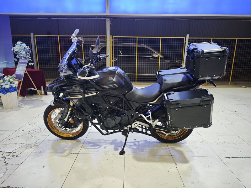 贝纳利 TRK552
