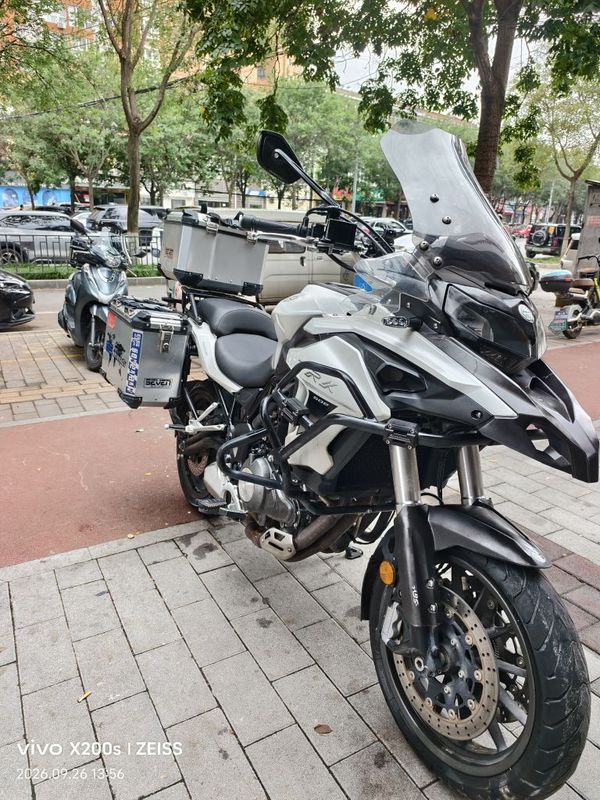 贝纳利 金鹏 TRK502