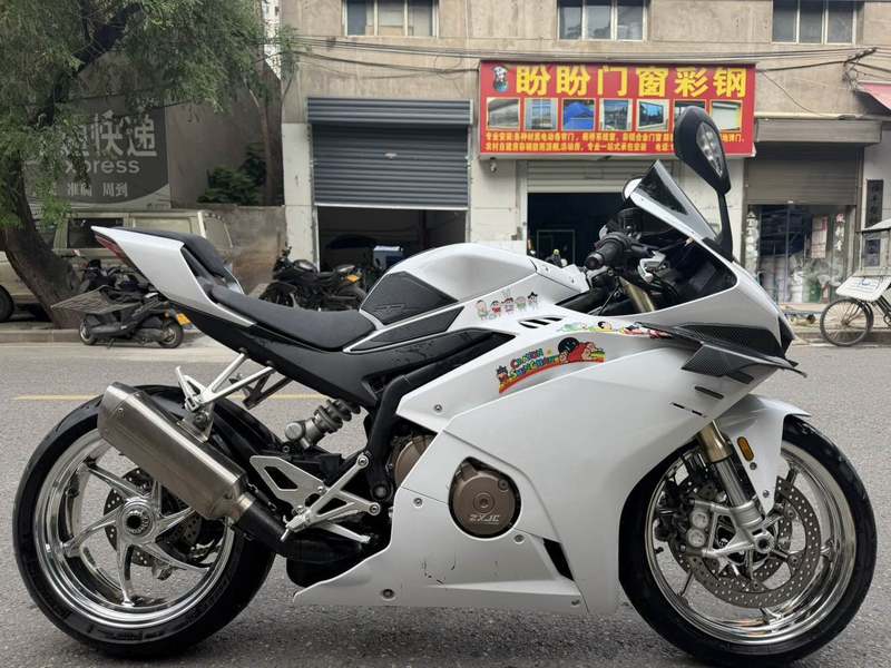 张雪机车 500RR