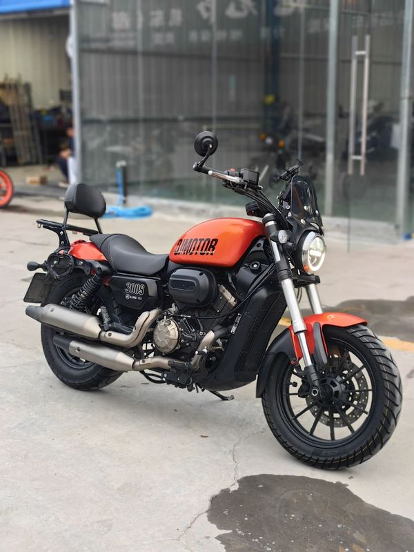QJMOTOR 闪300S
