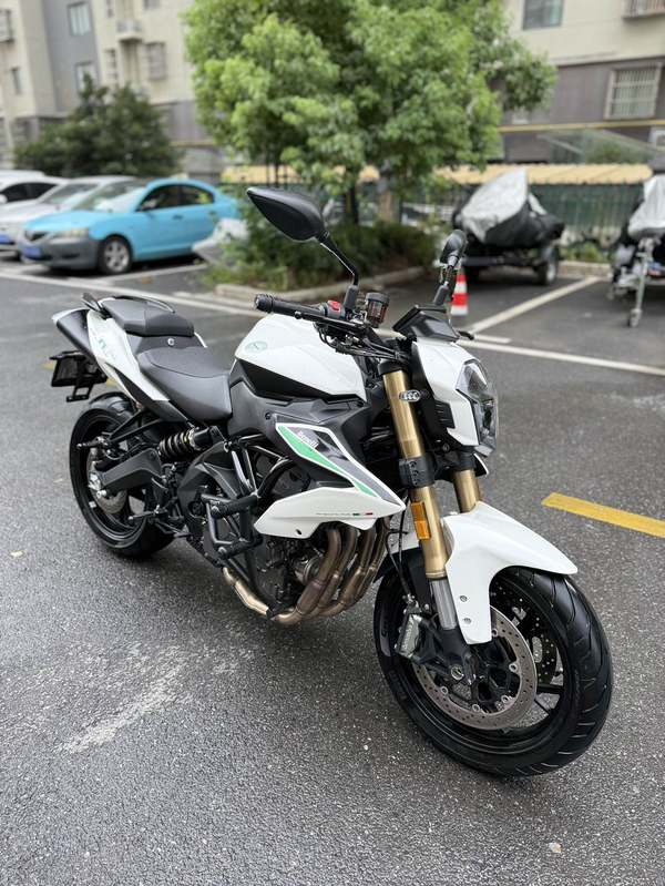 贝纳利 TNT600i