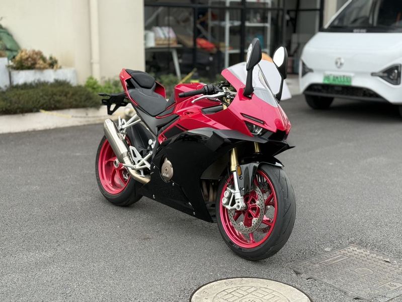 张雪机车 500RR
