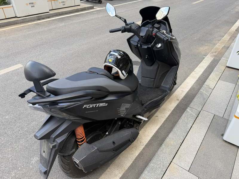 QJMOTOR 鸿250