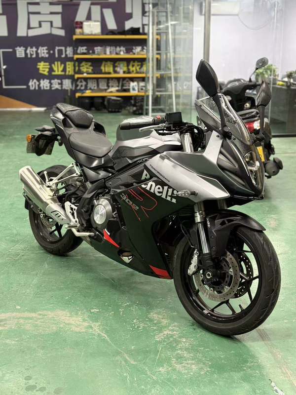 贝纳利 龙卷风 Tornado 302R