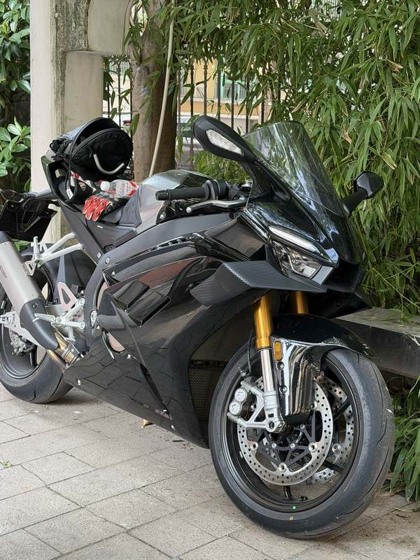 张雪机车 820RR