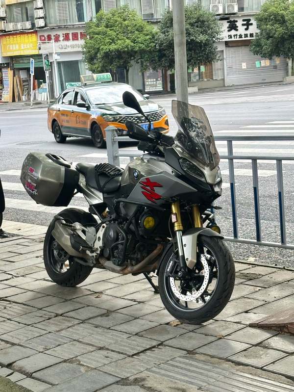 宝马 F 900 XR