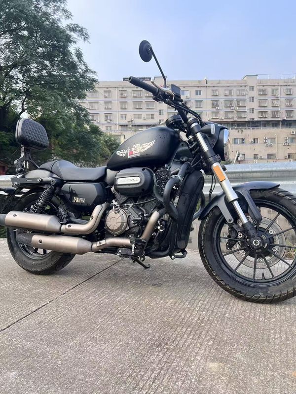 QJMOTOR 闪300S
