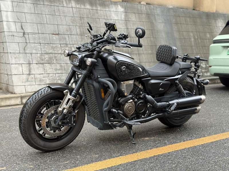 QJMOTOR 闪600