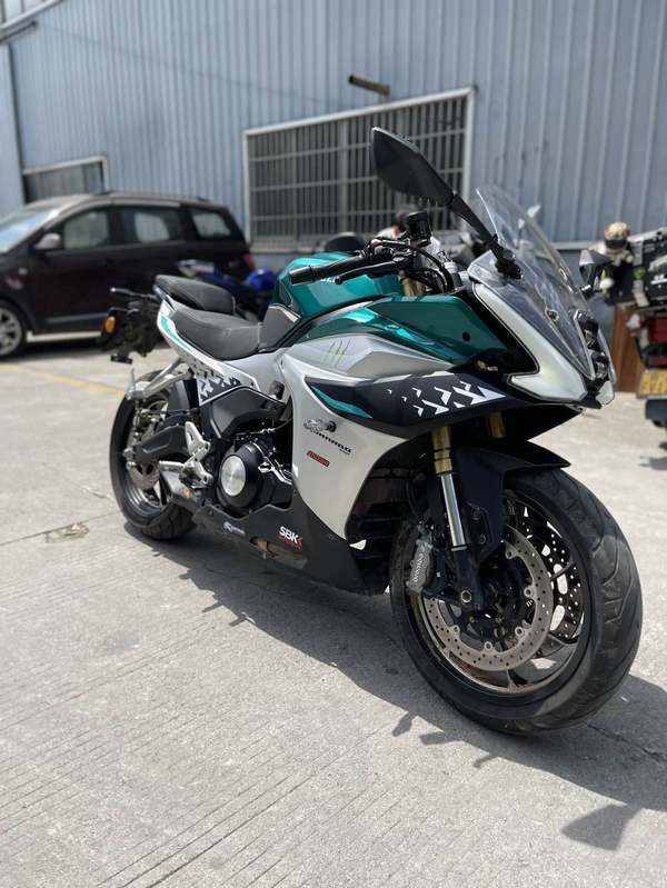 贝纳利 龙卷风 Tornado 552R