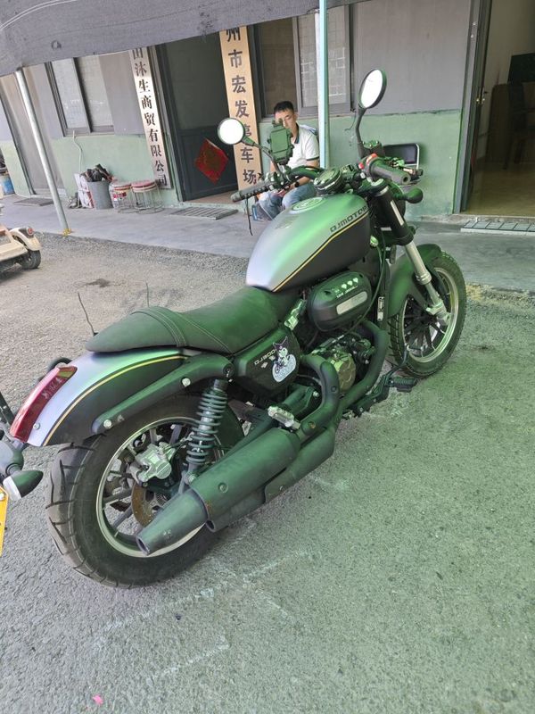 QJMOTOR 闪300S